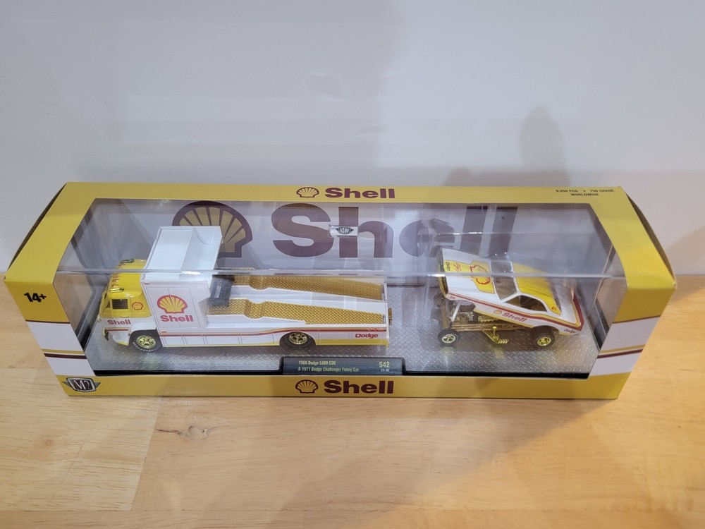 M2 Machines Shell Hauler CHASE 66 Dodge L600 COE 1971 Dodge Challenger Funny Car
