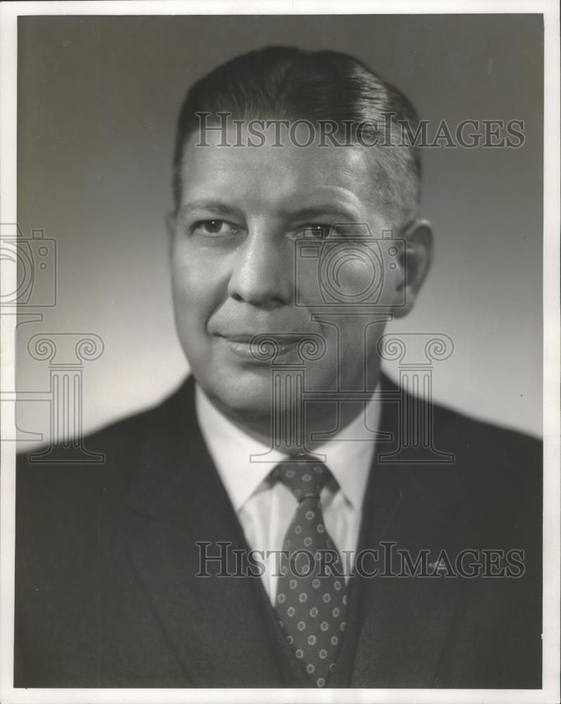 1958 Press Photo Lawrence Kelly, operations manager, Standard Oil Co., Milwaukee