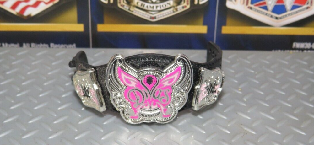 Divas World Women’s Championship Figure Belt Elite Basic Mattel WWE KELLY PAIGE