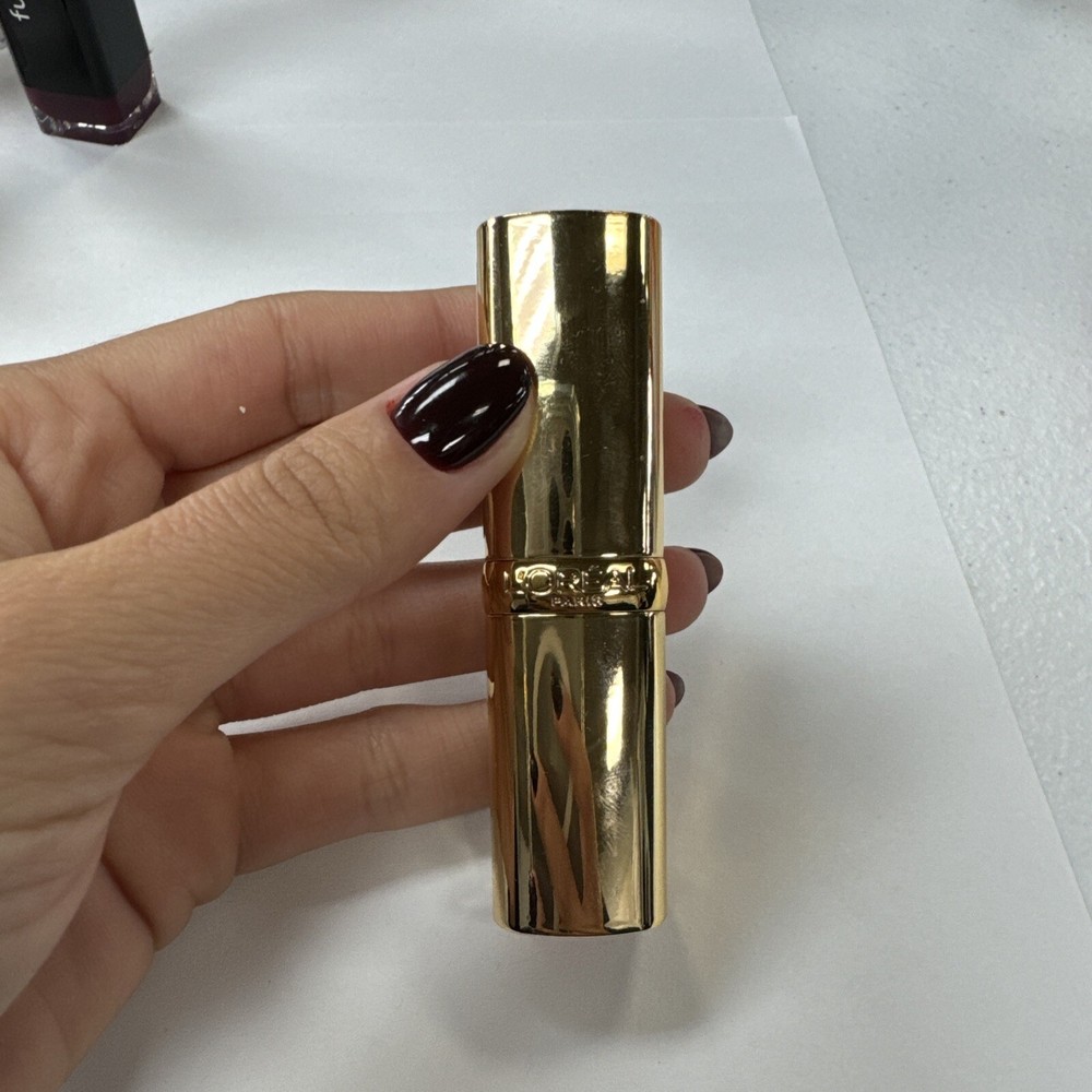 Loreal Colour Riche The Reds Lipstick #186 - LOVELY RED