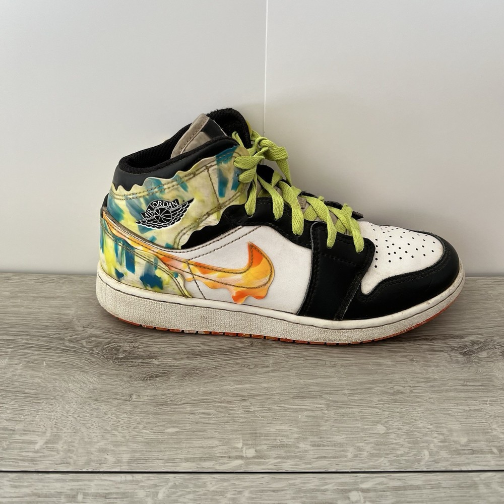 Nike Boys Air Jordan 1 Mid SE DJ6563-038 White Basketball Shoes Sneakers Sz 5.5Y