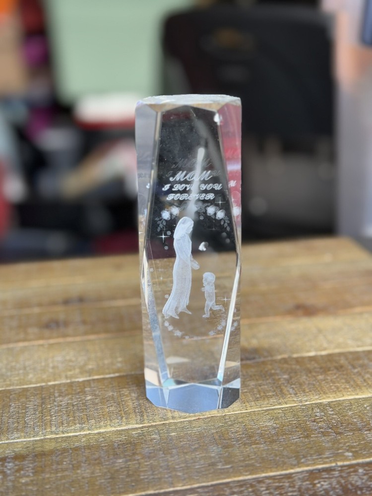 3D LASER ETCHED CRYSTAL GLASS CUBE “MOM I LOVE YOU” 6 Inches Tall