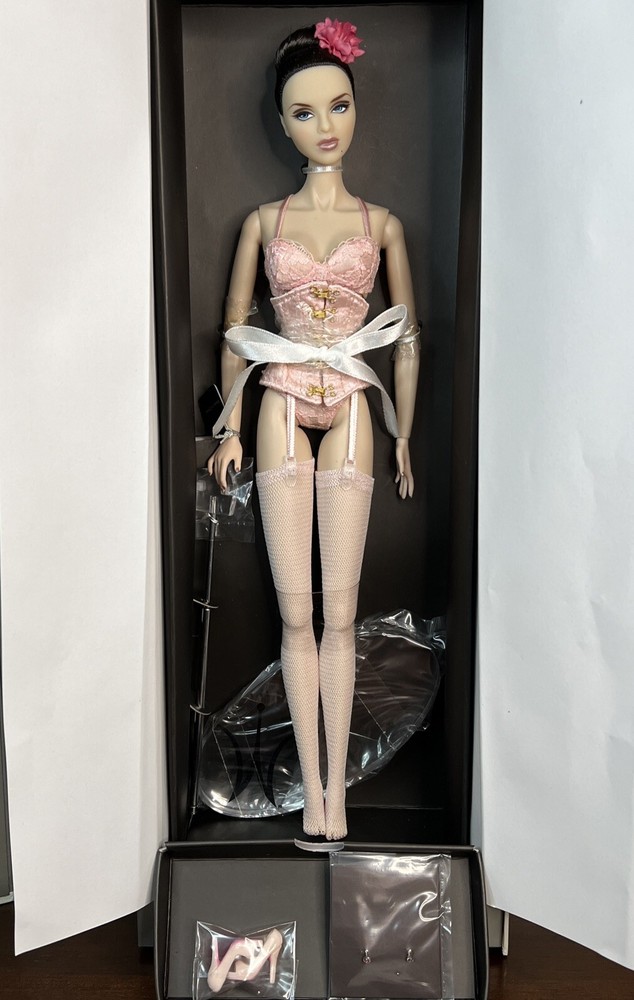 Fashion Royalty Dress Me LUCHIA Z NRFB IFDC EXCLUSIVE Integrity Toys Rare Doll