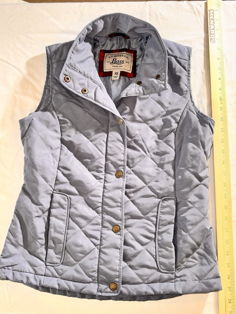 Women’s Size XS GH BASS quilted Blue Vest.  Snap Front, Pockets.