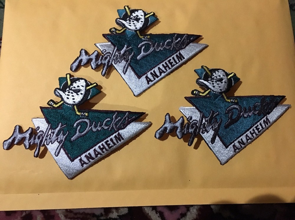 (3) LOT OF NHL ANAHEIM MIGHTY DUCKS IRON ON PATCH 4.25