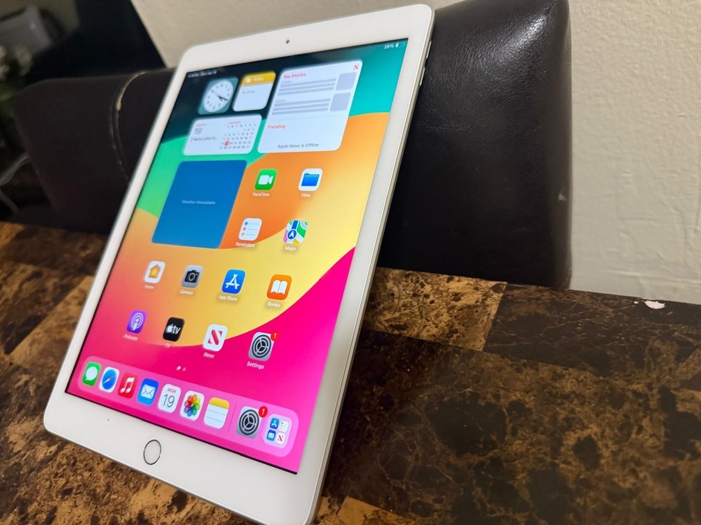 Apple iPad (6th Generation) A1893 32GB Great Condition, Silver, WIFI ONLY