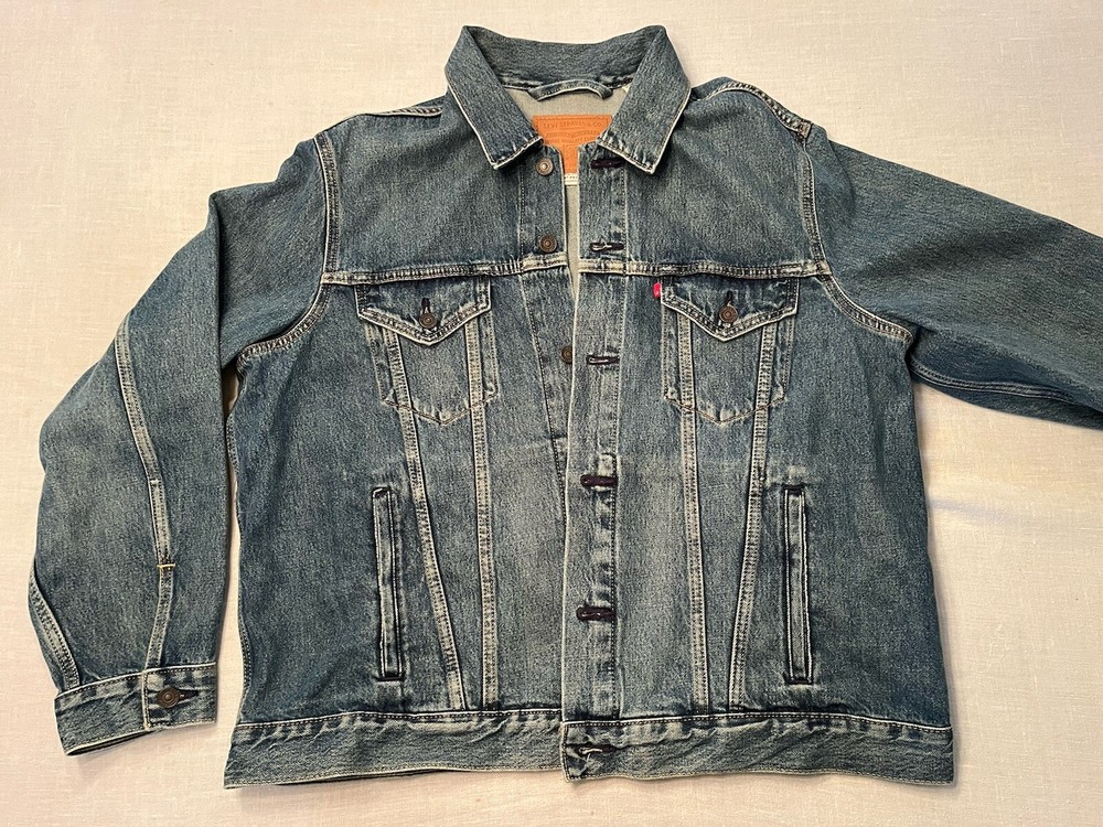 Levi’s Relaxed Fit Trucker Jacket XL Waterfalls Style: A57820001