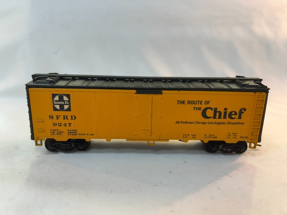 Athearn 8293 HO Scale Boxcar, Santa Fe, Super Chief, S.F.R.D. #8293