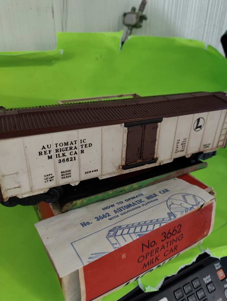 Lionel 3662 Postwar Automatic Milk Car with Box Instructions and Insert