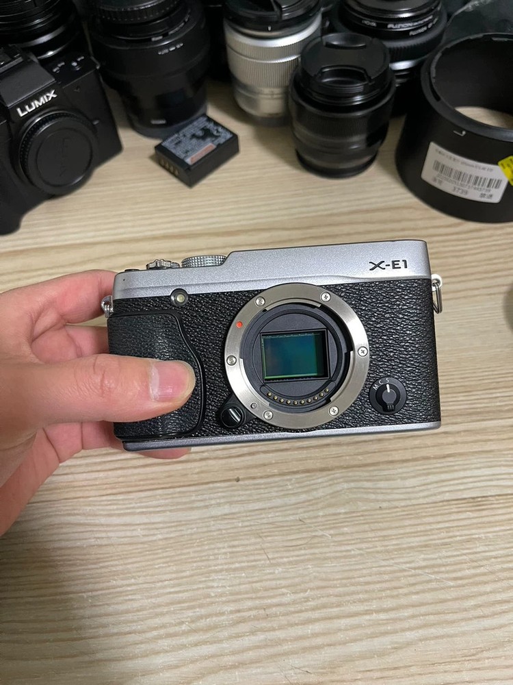 Fujifilm X Series X-E1 16.3MP Digital SLR Camera - Black Silver (Body Only)