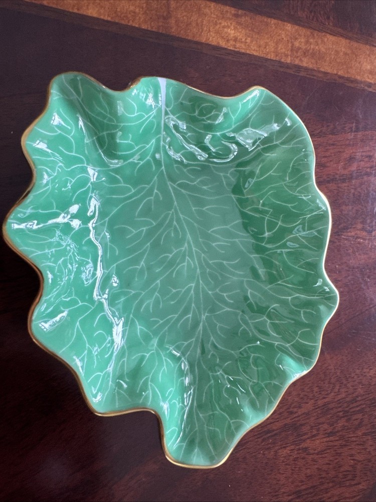 Herend Hungary Hand-Painted Porcelain Leaf Dish 3.5 Inch Tray Bowl 7790