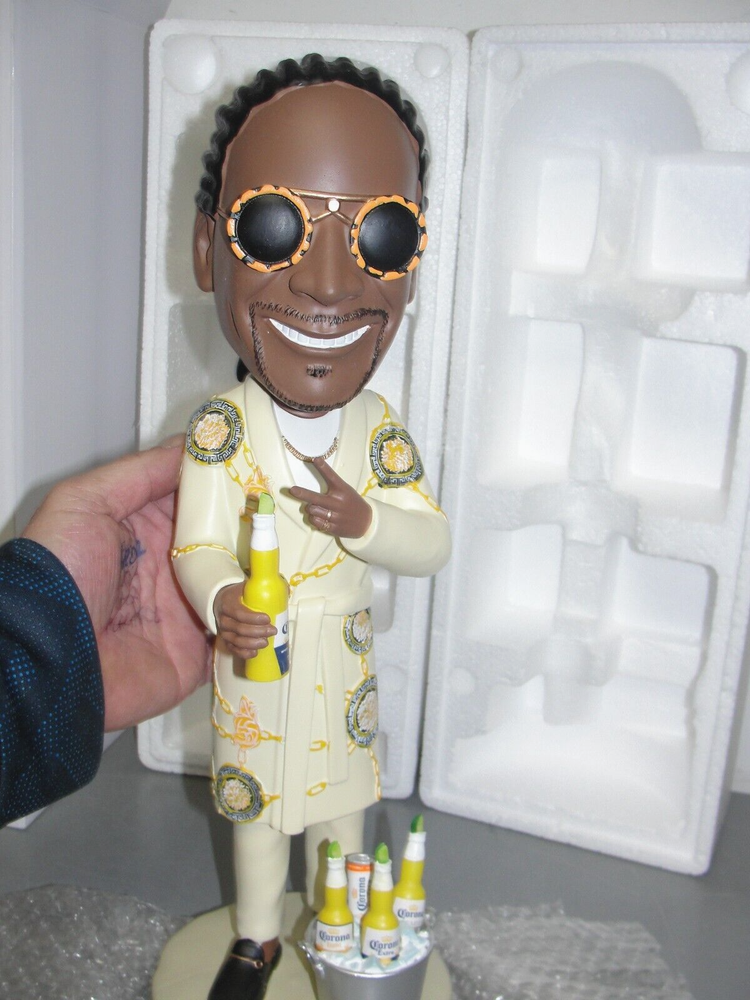 SNOOP DOGG COLLECTORS EDITION BOBBLEHEAD NODDER 2022 ☮️ CORONA BEER 18