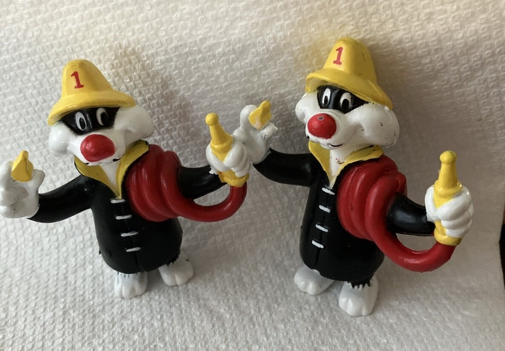 TWOVintage 1989 Arbys Sylvester The Cat Fireman Toy Looney Tunes Figures Warner