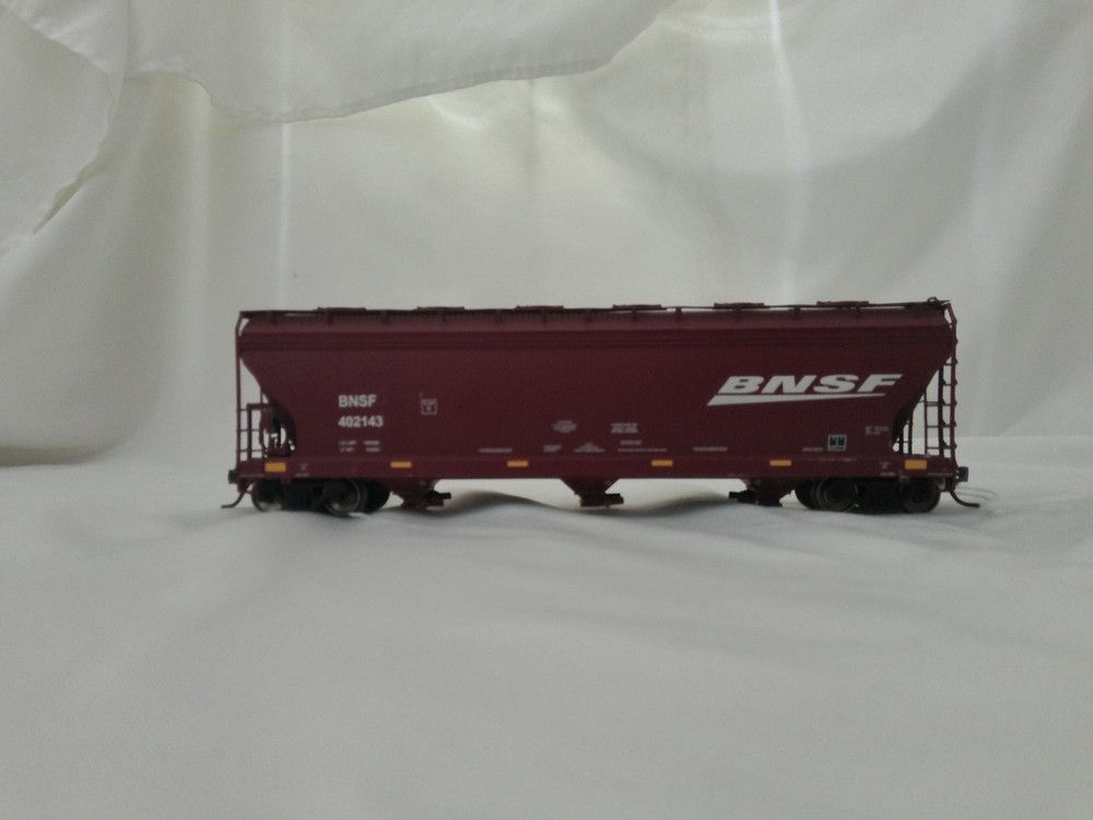 Atlas - 3-Bay Covered Hopper BNSF #402143 (No Box) #2828029
