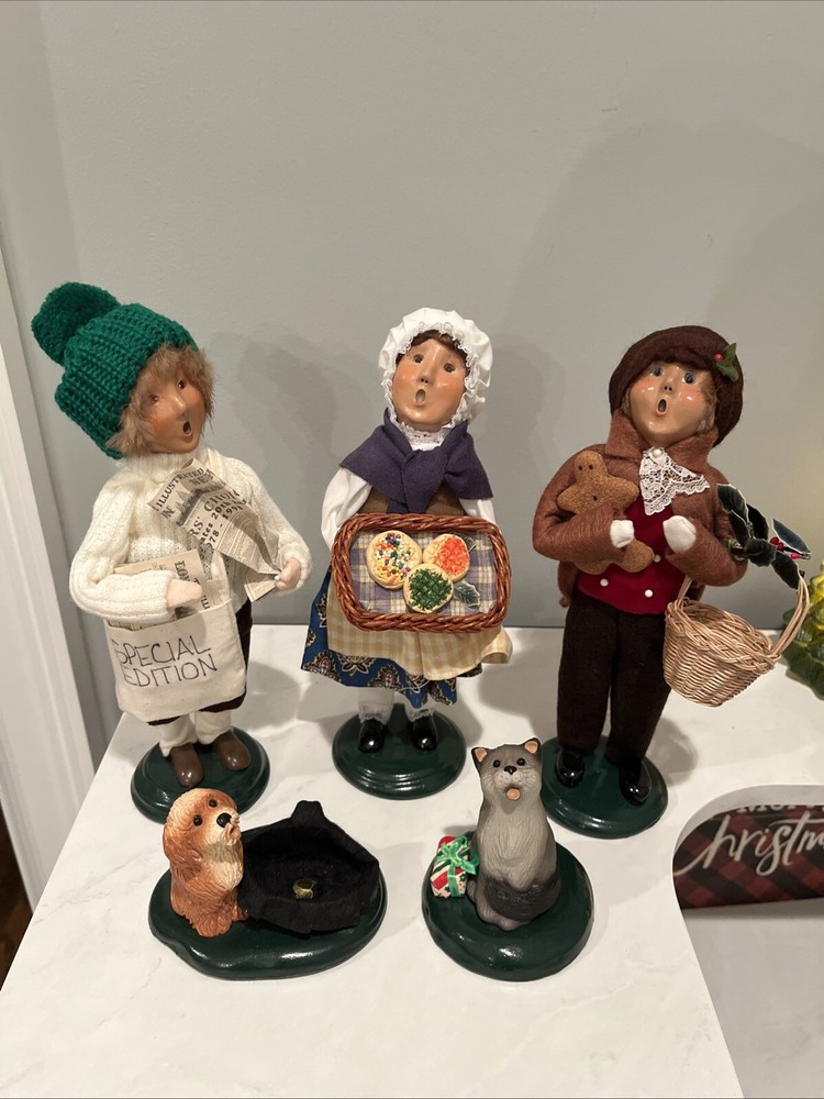 Byers’ Choice Children and Pets Vintage The Carolers Collection (Set of 5)