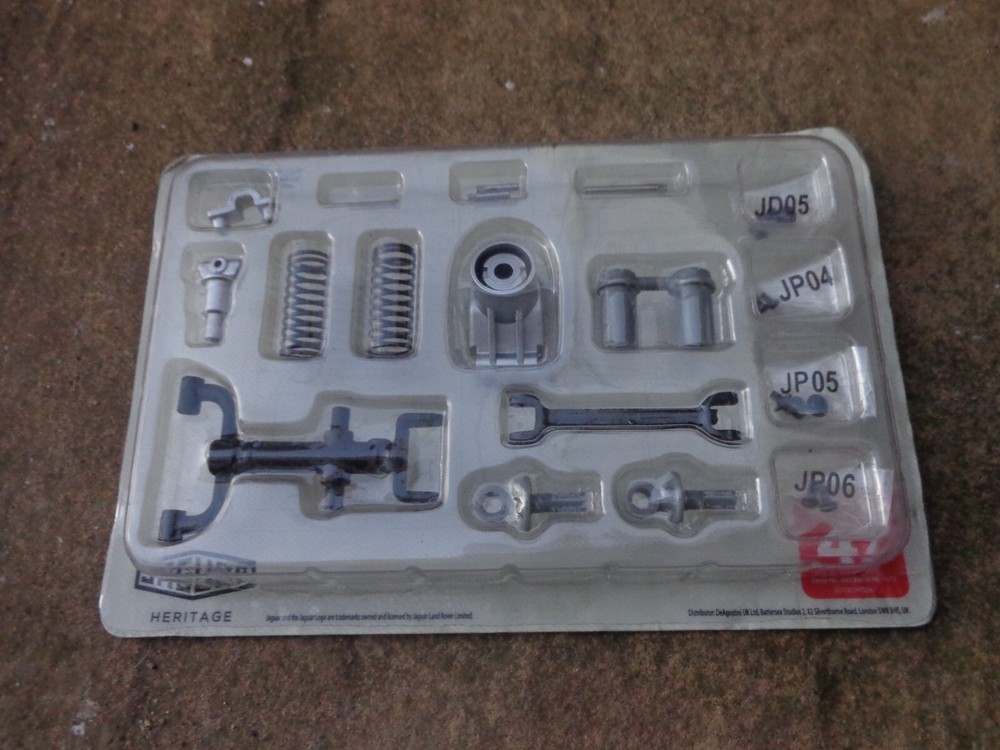 1/8 DEAGOSTINI BUILD YOUR OWN THE JAGUAR E-TYPE CAR ISSUE 47 PART