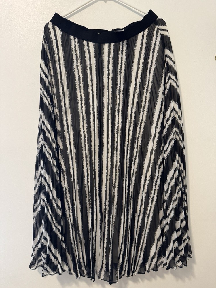 Ann Taylor Black White Patterned Skirt