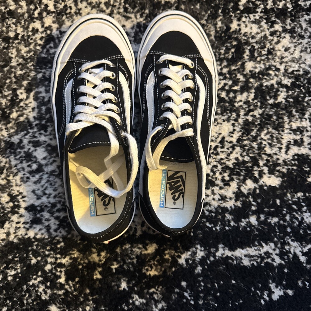 Very Good Condition Vans Old School Black And White, Low Top, Men’s Size 9.5