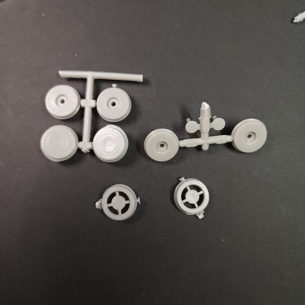 AMT/ERTL 1/25 1972 Pontiac GTO 38162 Parts Kit Bash Wheel Hubs