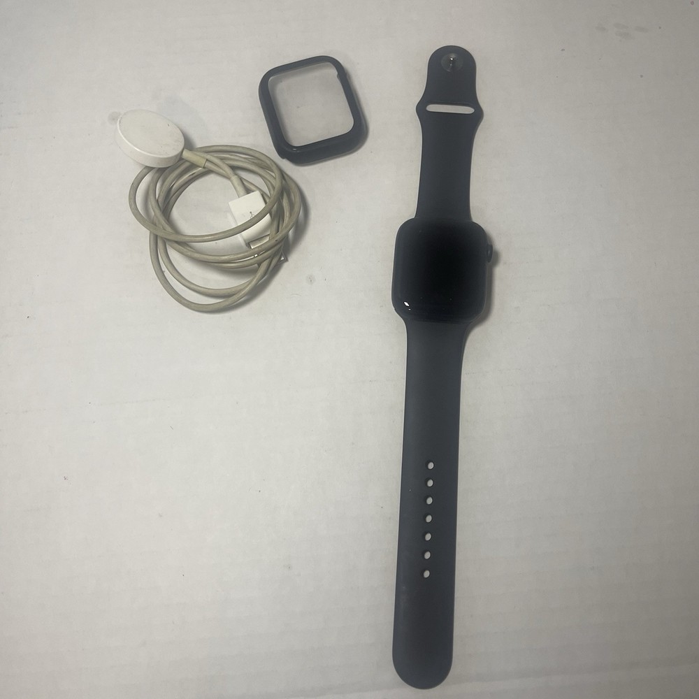 Apple Watch Series 8 45mm Black Aluminum GPS with S/M Band