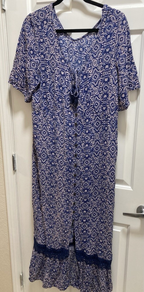 Artesia Boho Chic  Button Front Short Sleeve Maxi tasel neck closing  size large