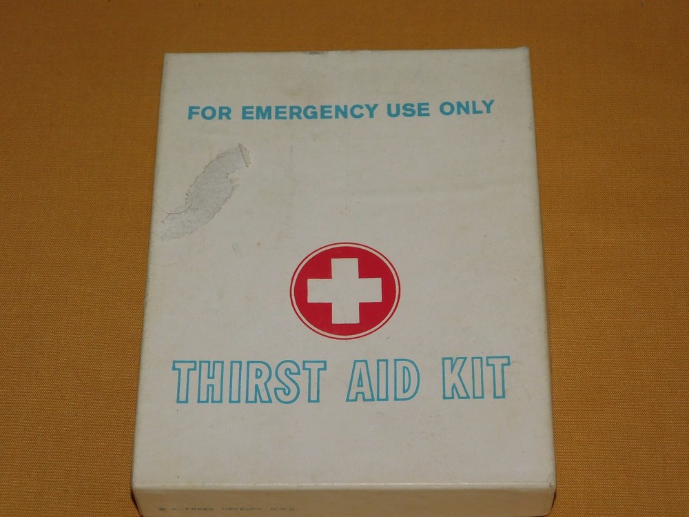 VINTAGE NOVELTY GAG GIFT EMERGENCY USE  THIRST AID KIT SCOTCH GIN BOURBON TUBES