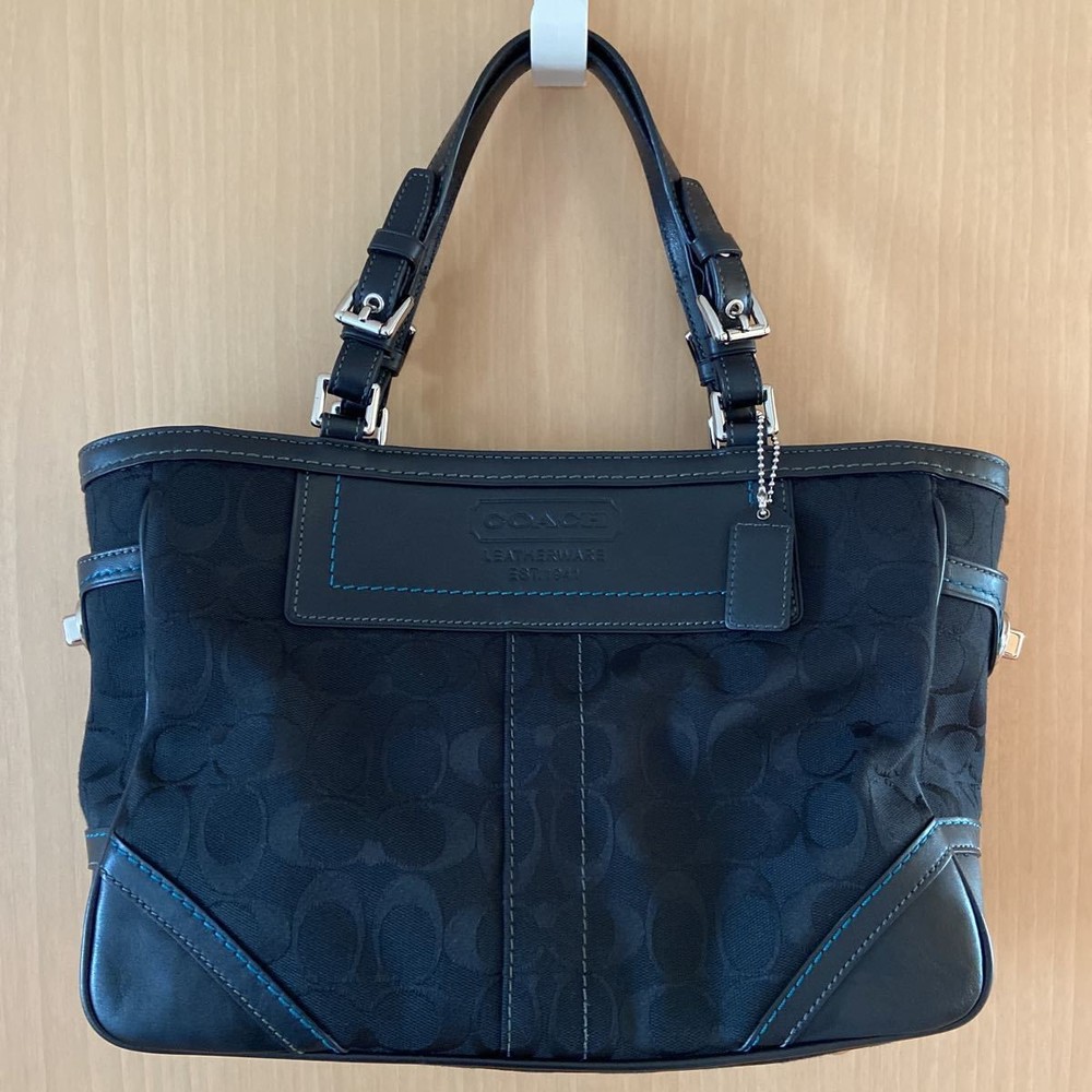 COACH Signature Black Handbag 8K49 Super Stylish & Durable