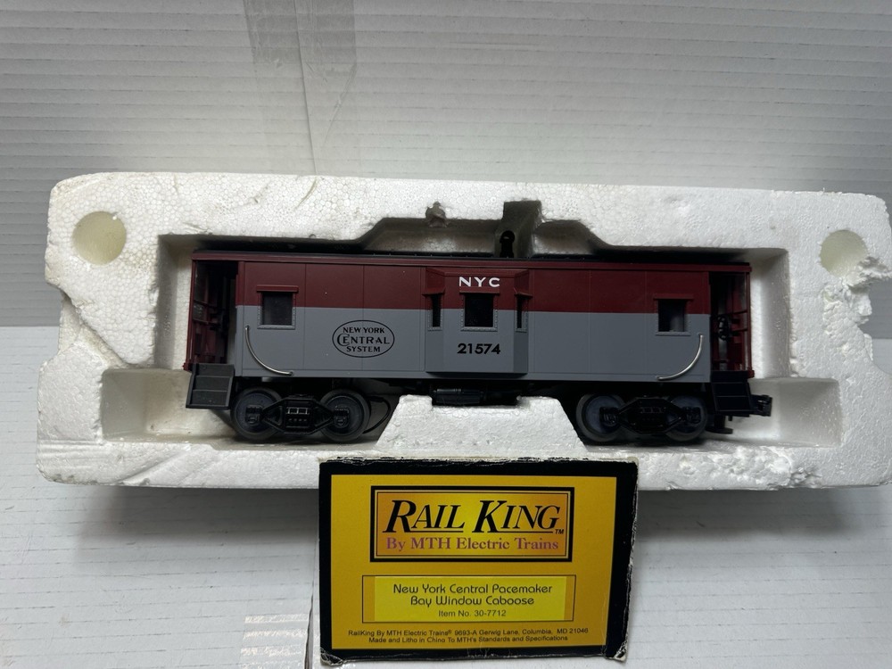 New York Central Pacemaker Bay Window Caboose O Gauge 30-7712 by RailKing
