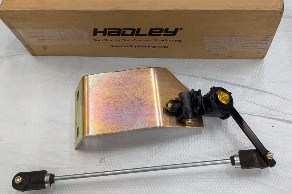 3595979C94 International Height Control Leveling Valve Air Suspension H00650LHS