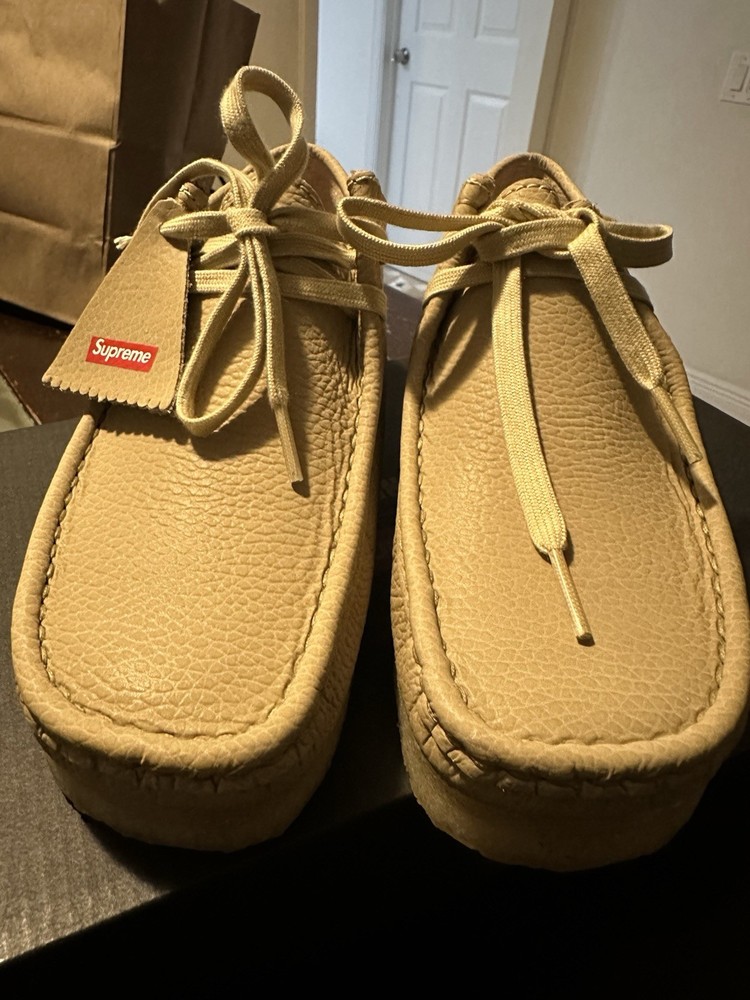 Supreme/Clarks Originals Reflective Wallabee Silver Men's Size 6