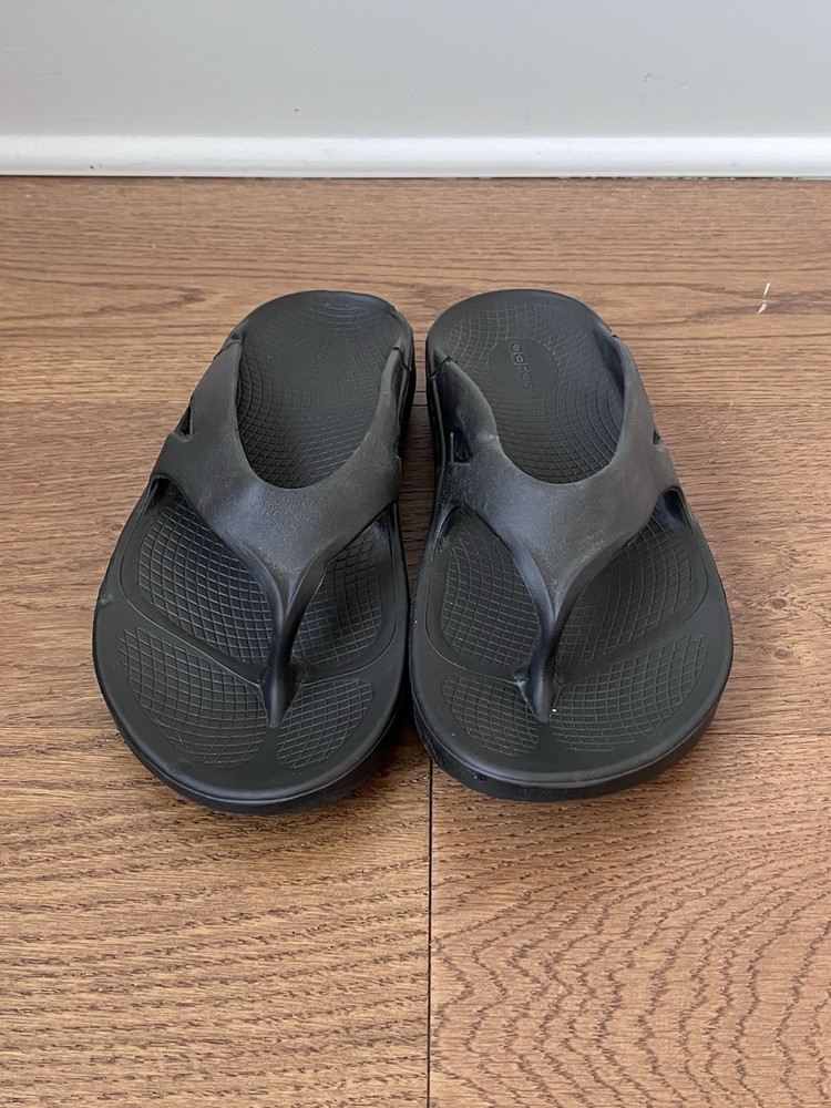 OOFOS Women’s Size 10 Black OOriginal Flip Flop Thong Recovery Comfort Sandals