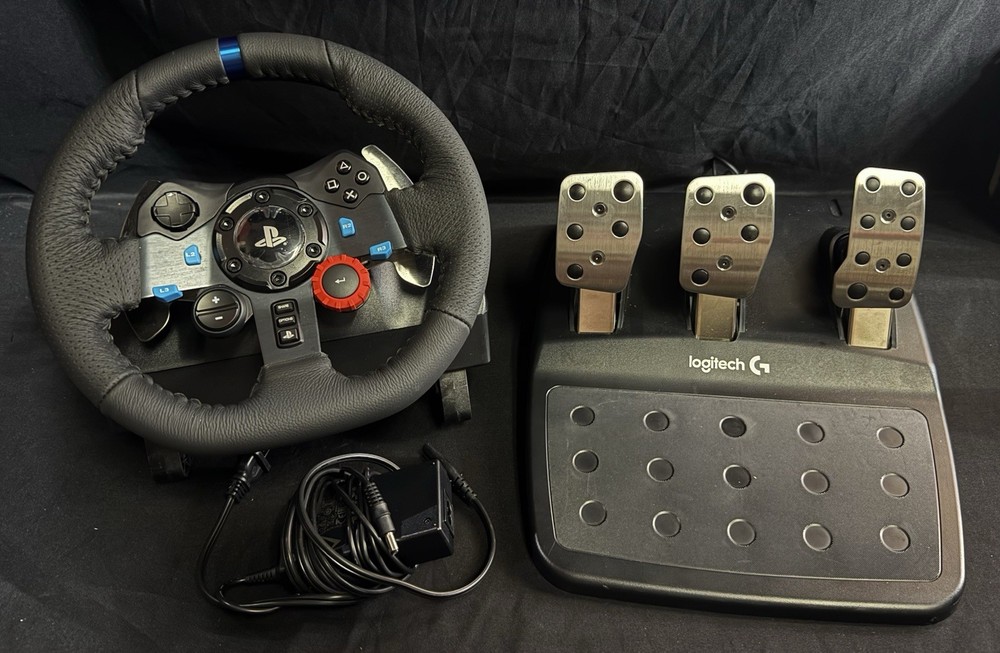 Logitech G29 Driving Force Racing Wheel & Pedals