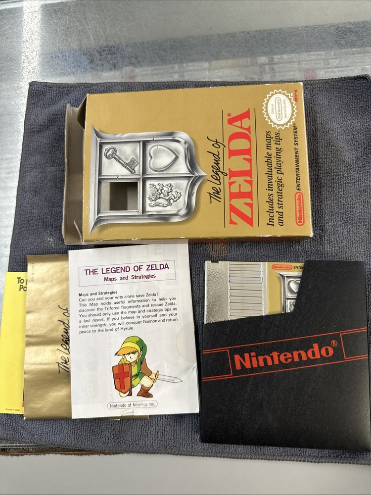 The Legend of Zelda complete in box nintendo nes map Very Good