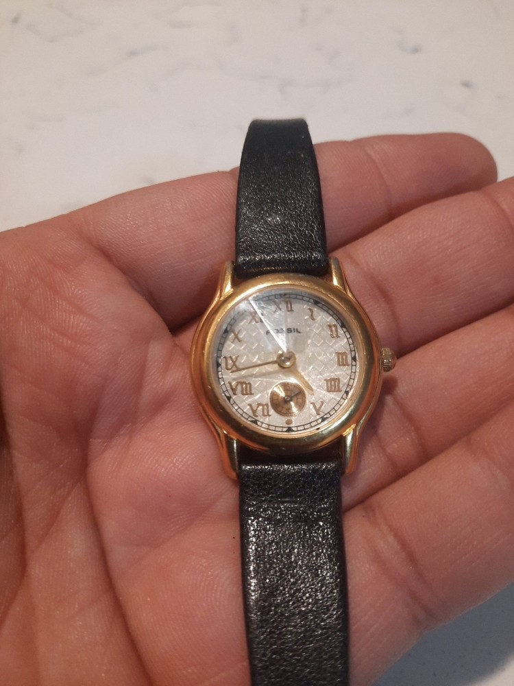 Vintage Fossil PC-9542 Quartz Watch with Black Leather Band and Date