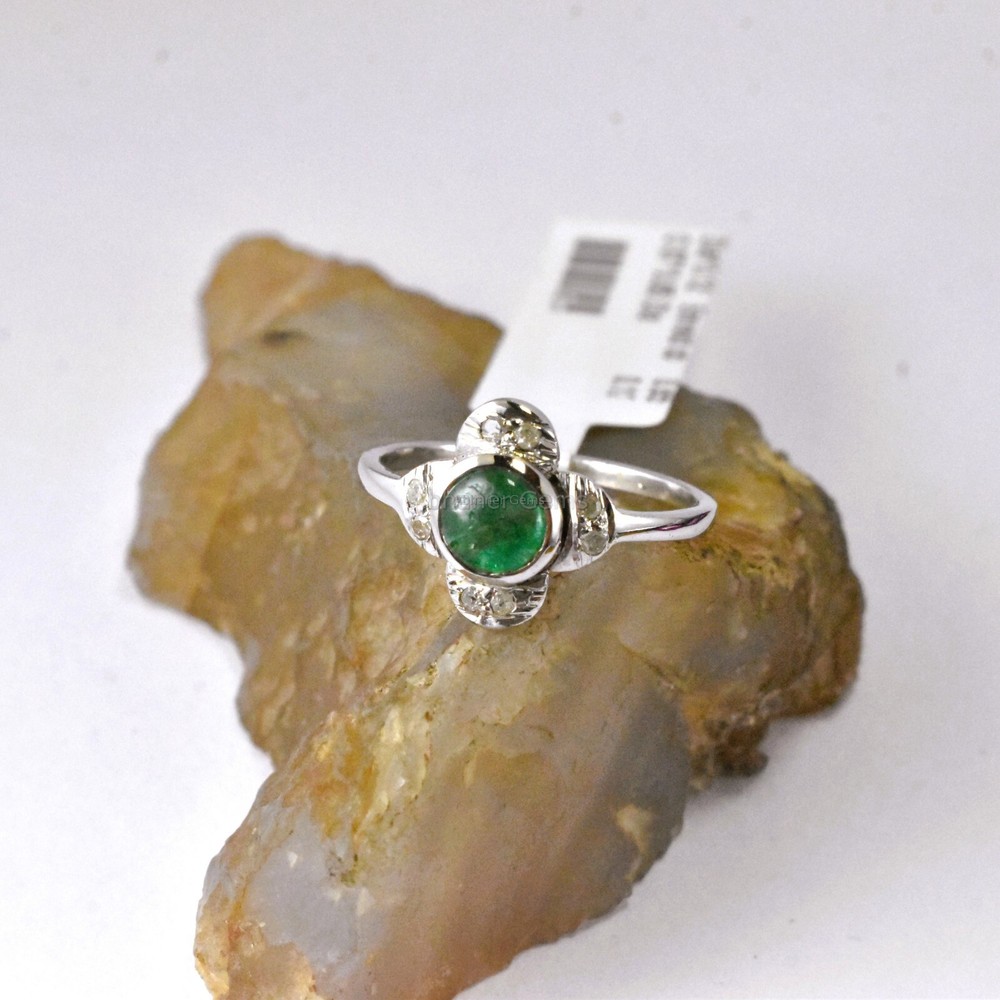 Emerald & Diamond Flower Style Handmade Ring 925 Sterling Silver Vintage Ring