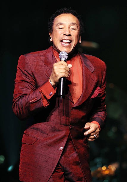 Singer Smokey Robinson performs at the Sinatra theater on March 5 - Old Photo 14