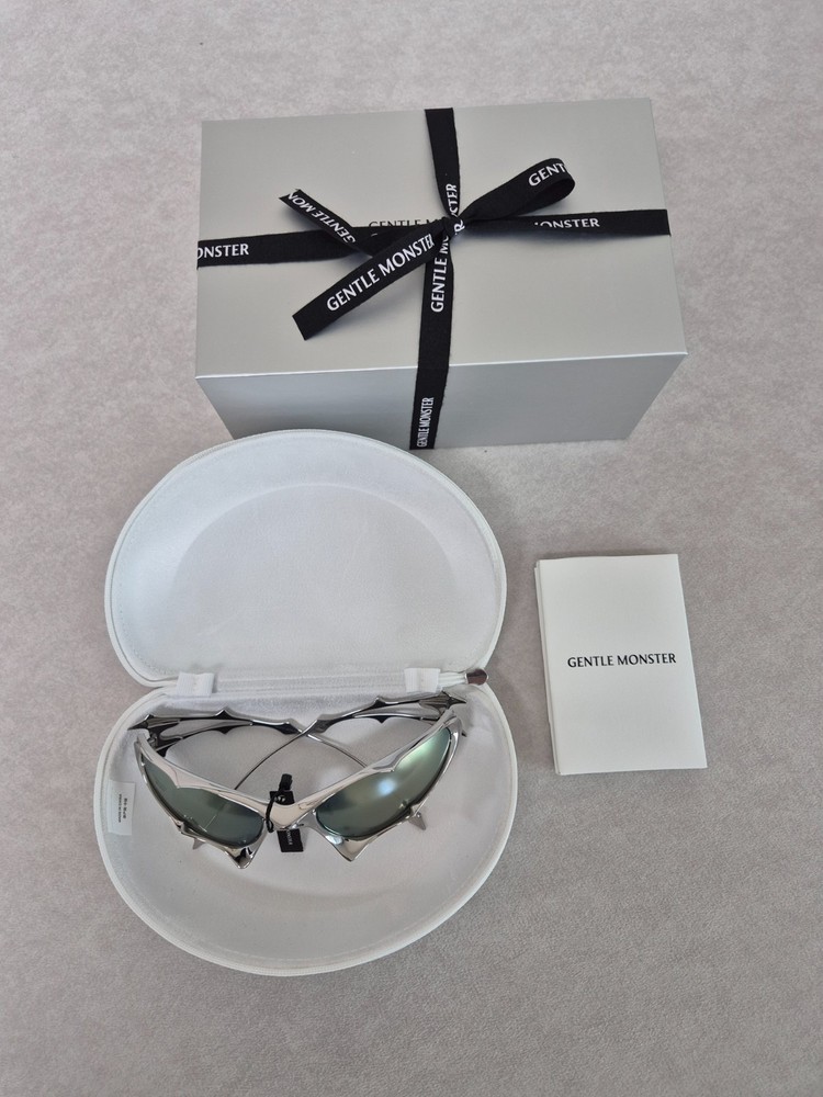 Gentle Monster Goxx 02 Sunglasses 2025 Bold Silver Frame Silver Lenses / FAST