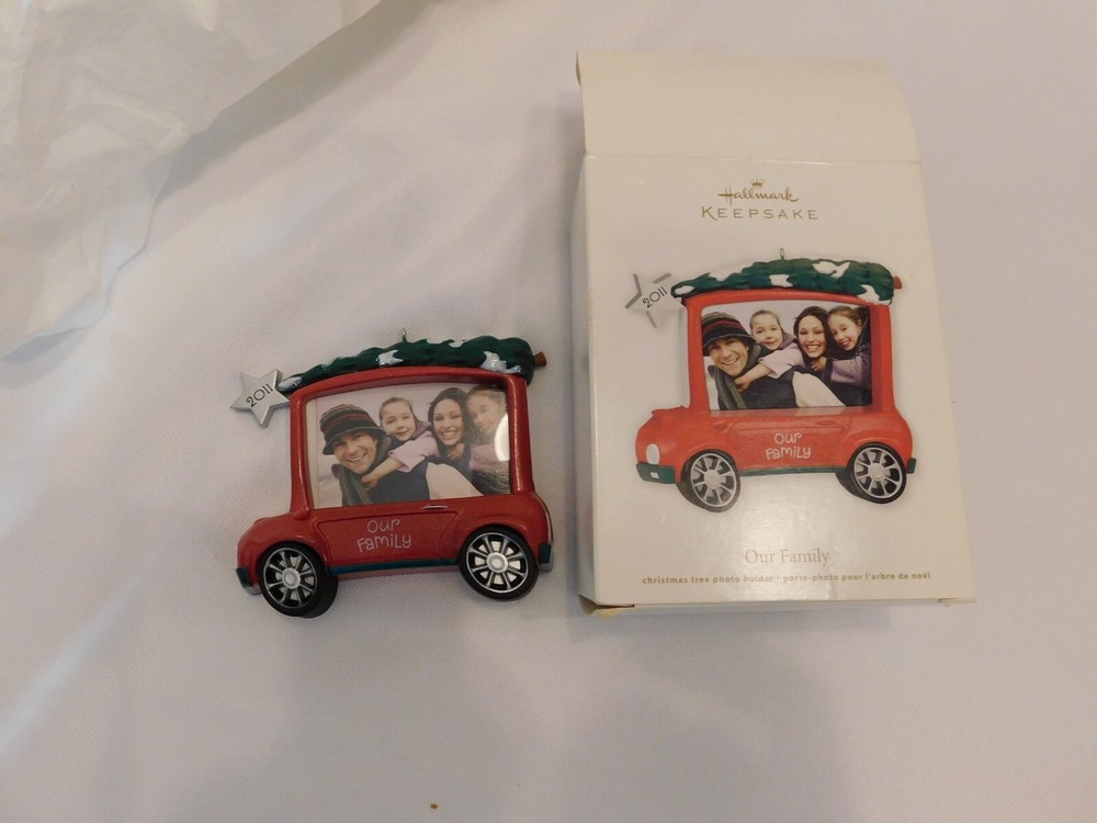 Hallmark Keepsake Our Family 2011 Picture Frame Christmas Ornament QXG4269