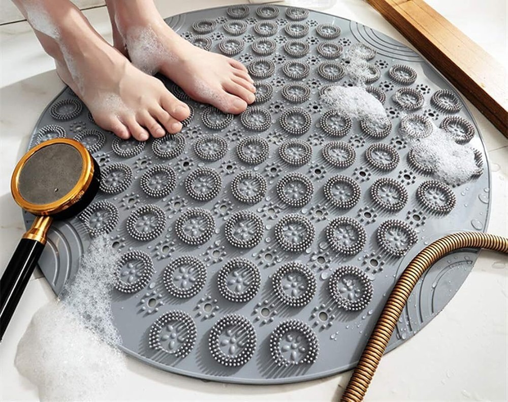 Non-slip round PVC shower mat with suction cups for bathtub or stall