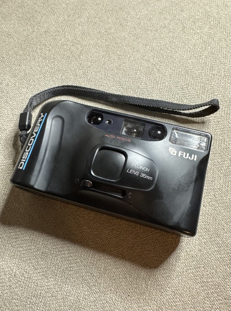Fujifilm Discovery 75 35mm Film Point and Shoot Camera with Flash