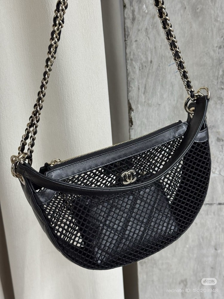 [PRESALE] CHANELBEAUTY GIFT MAKEUP MESH BAG ON CHAIN + PURSE ZIPPER GWP - BLACK-image