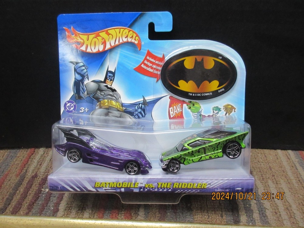 2003 Mattel Hot Wheels Batmobile vs. the Riddler set