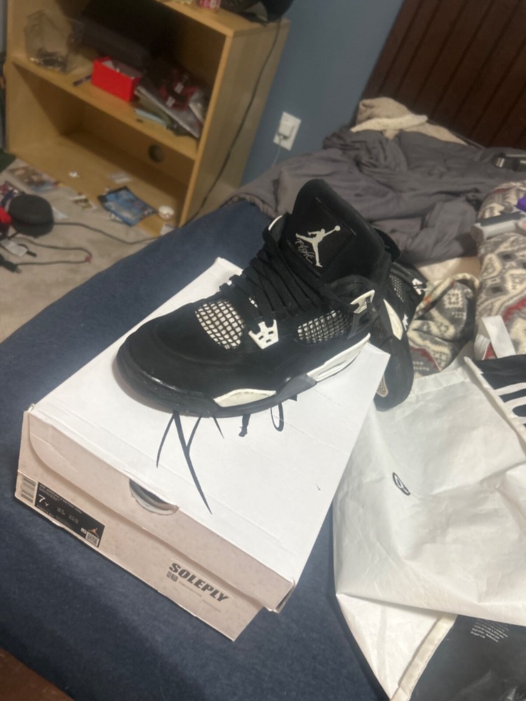 Size 7 - Air Jordan 4 Retro White Thunder