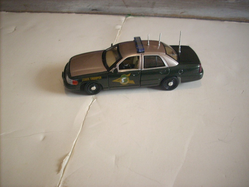 NEW HAMPSHIRE STATE POLICE CROWN VIC model car w/logo --doors/hood/trunk open
