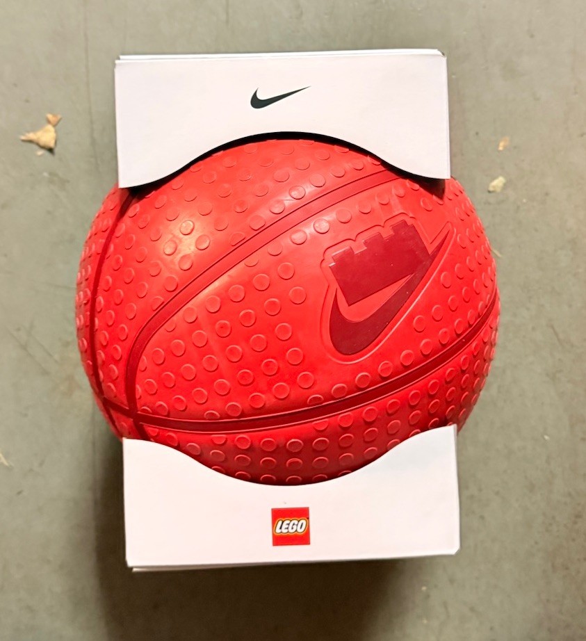 Lego 5009871 Nike x Lego Collection Basketball Red New
