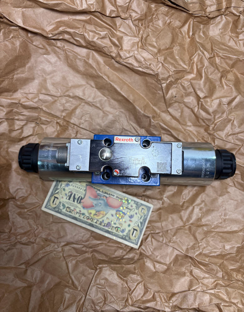 4WRAE10W1-30-2X/G24K31/F1V NEW REXR0TH VALVE R900707215