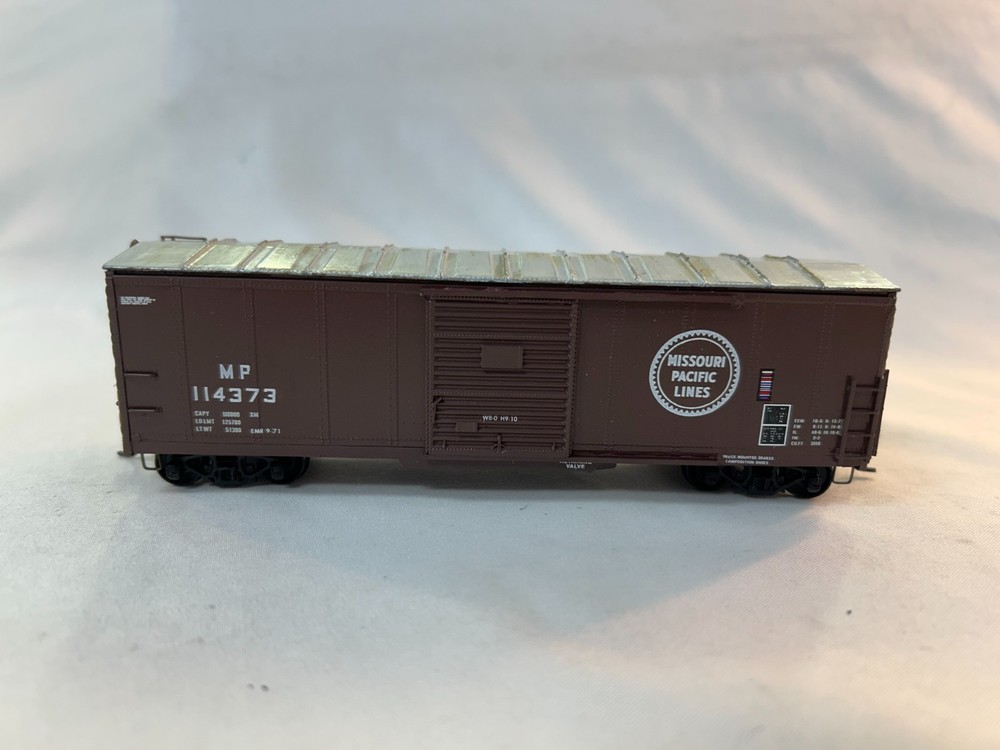 Accurail 114373 HO Scale Boxcar, Missouri Pacific Lines MP #114373