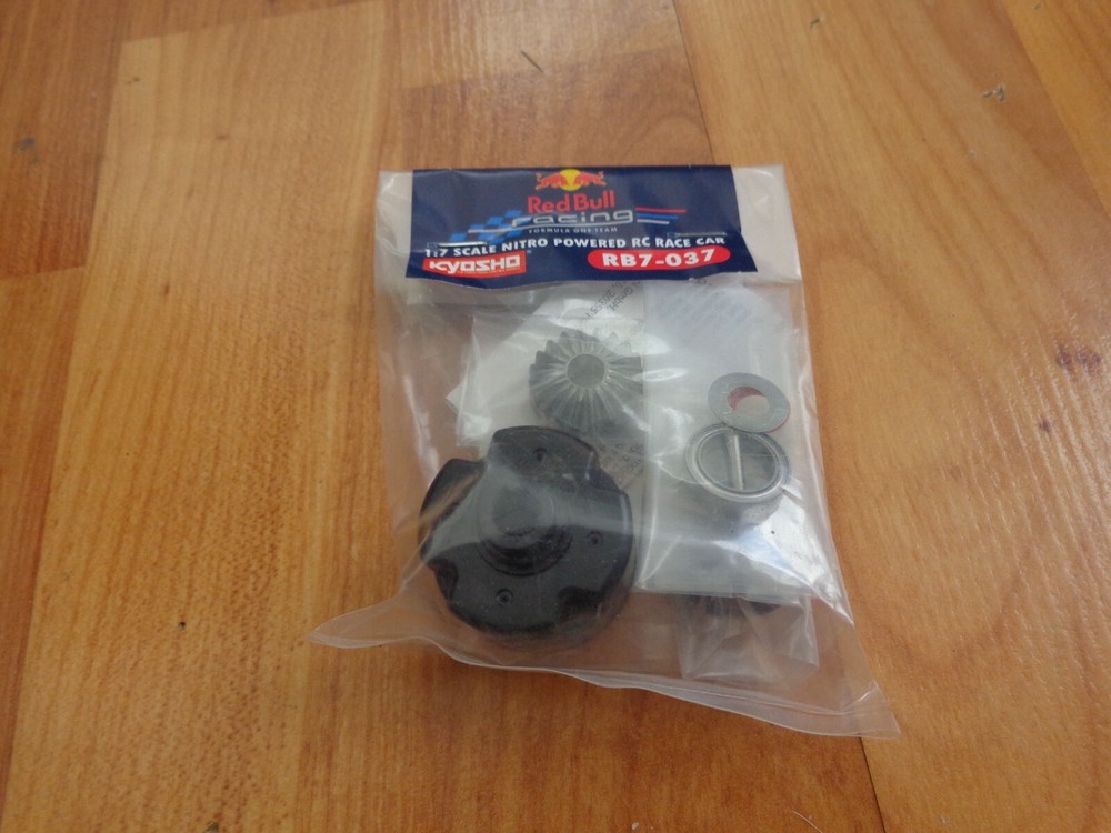 1/7 DEAGOSTINI BUILD RED BULL RACING RB7 CAR #37 DIFFERENTIAL CASE + OTHER PARTS