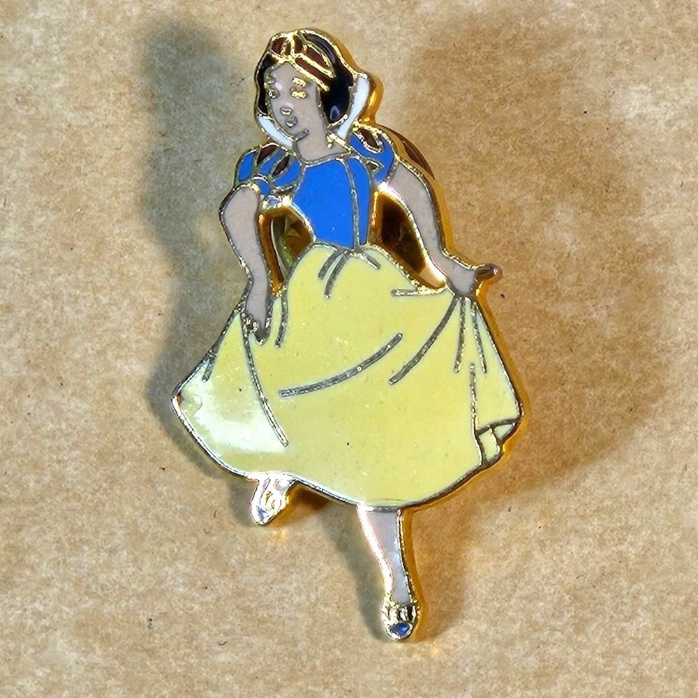 Vintage Disney Snow White Lapel Pin