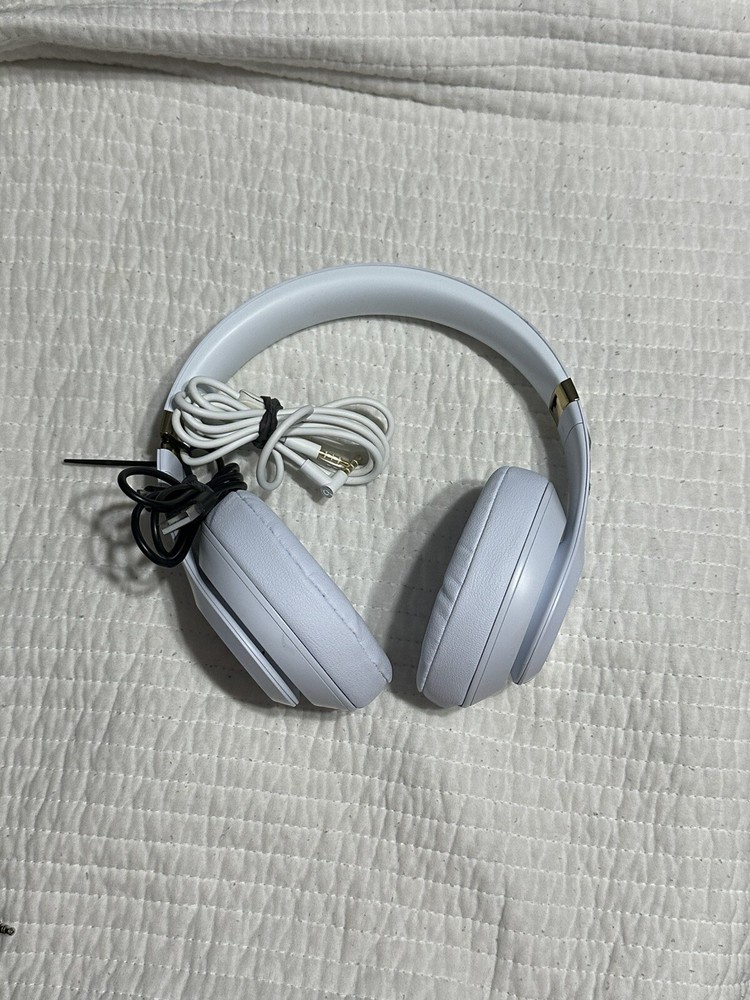 Beats by Dr. Dre Studio3 Over the Ear Wireless Headphone - White